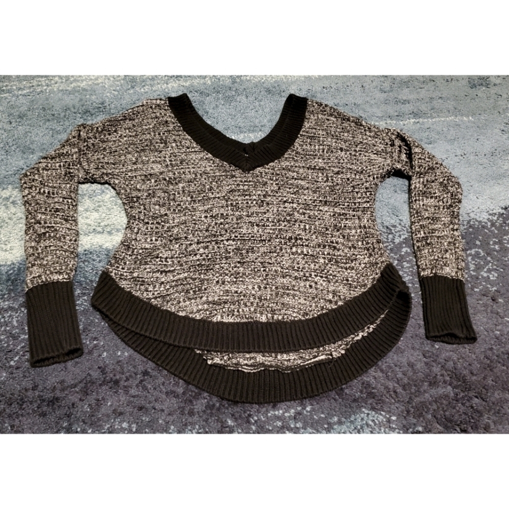 🎉 Victoria's Secret V-Neck Sweater